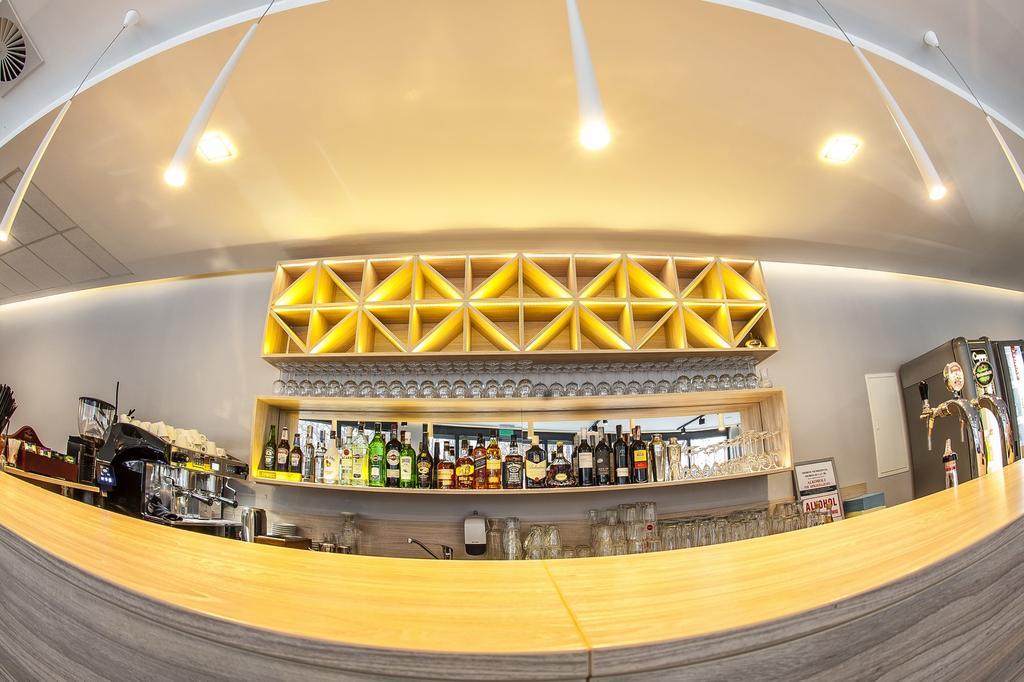 Restauracja Park Szwajcaria Hotel Гливице Екстериор снимка